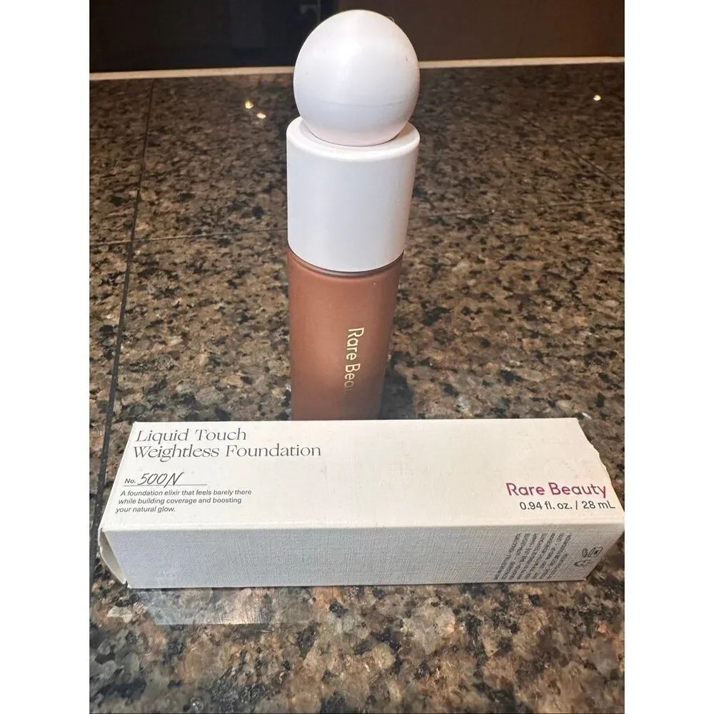 NWT Rare Beauty Liquid Touch Weightless Foundation